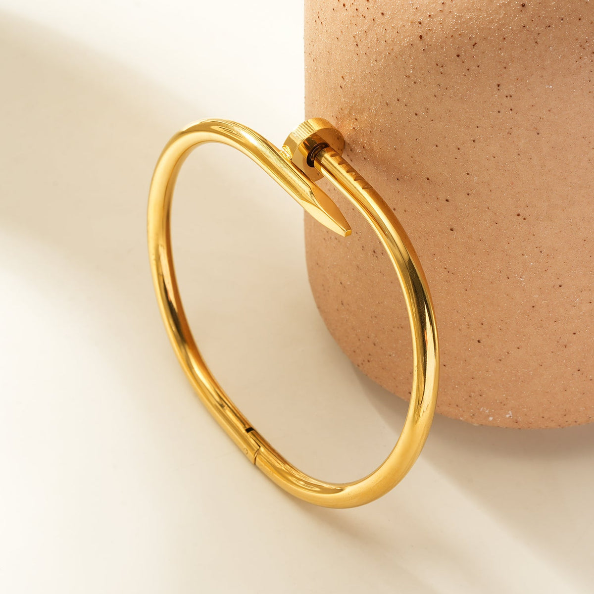 HACKNEY NINE AGOTA gold twisted nail bracelet