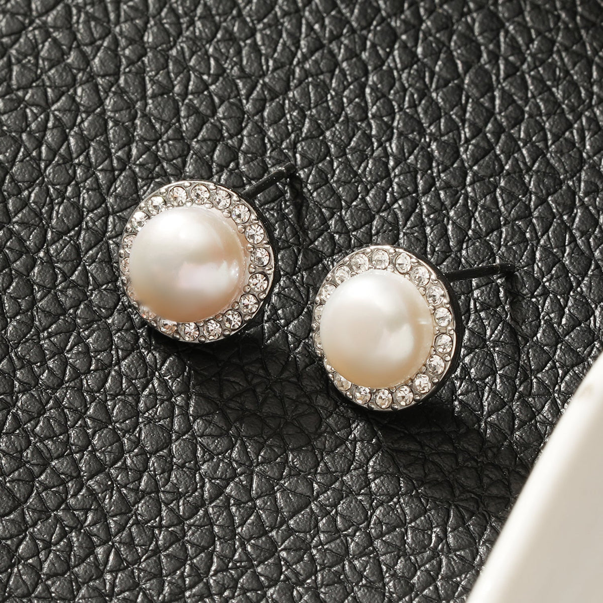 HACKNEY NINE CADDA silver mini stud earrings with freshwater pearl and pavé zirconia