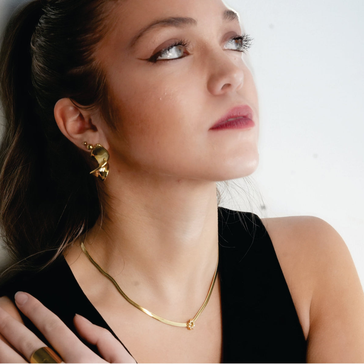 HACKNEY NINE AGULHAS gold snake chain necklace with zirconia star charm, alternate view