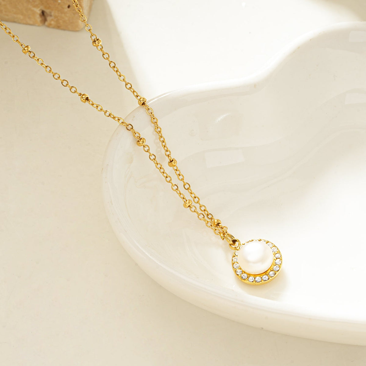 HACKNEY NINE LATAHIA gold beaded chain necklace with freshwater pearl pendant, alternate view