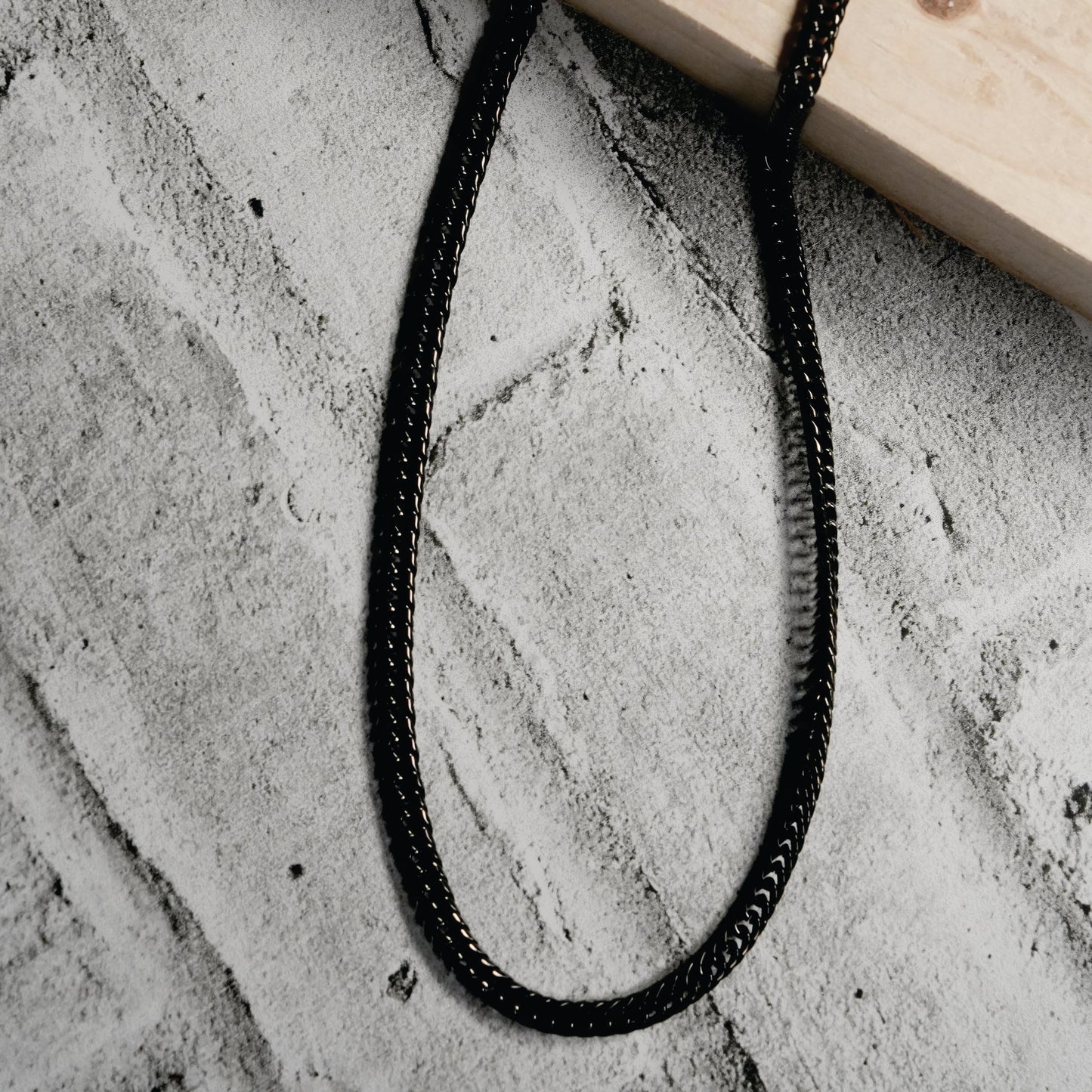 ABASI BLACK: Black Carbon Chunky Link Chain