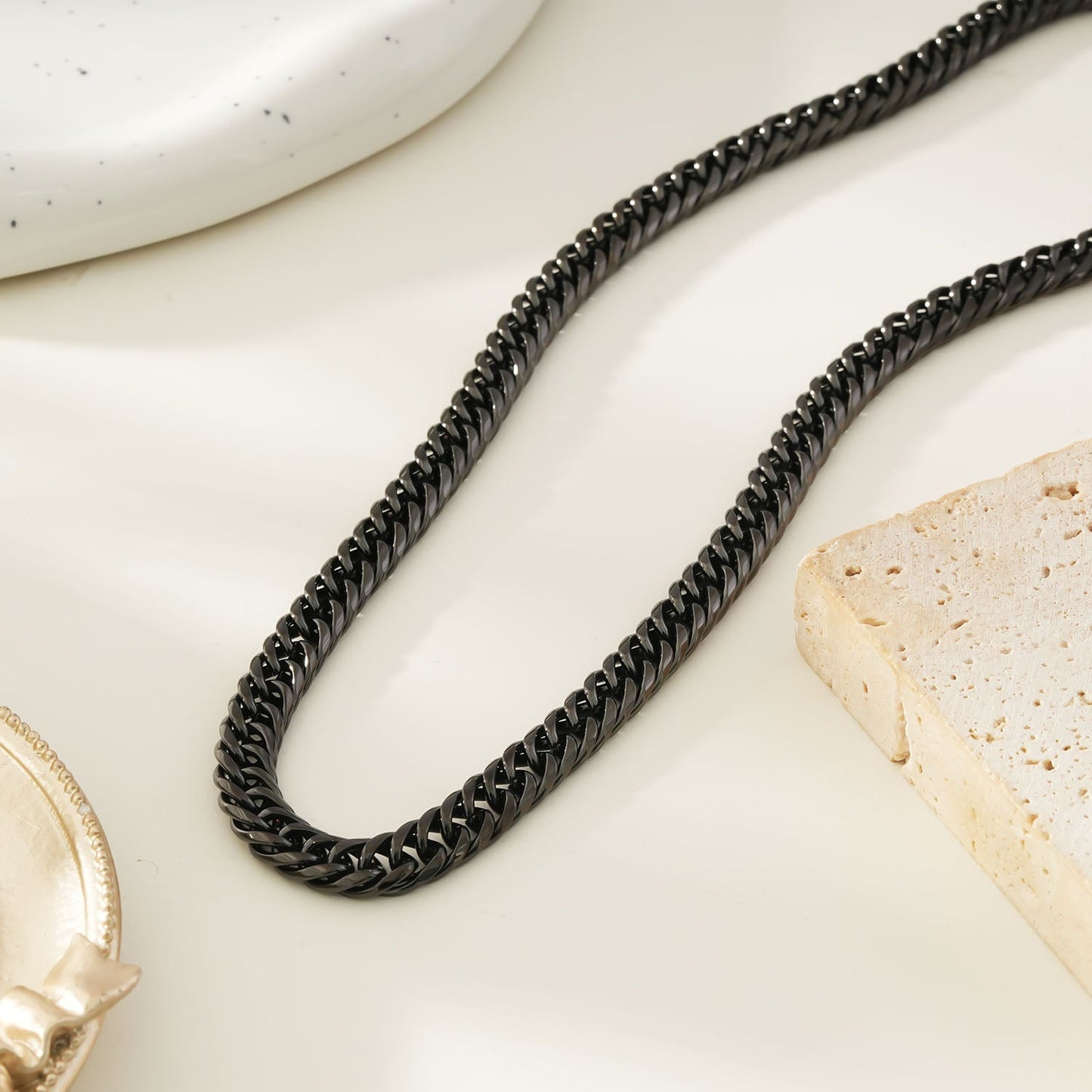 ABASI BLACK: Black Carbon Chunky Link Chain