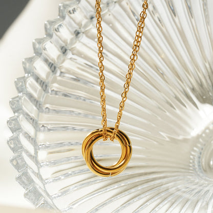 ELVIRA Gold: Double Chain Dainty Necklace with Intertwined 3-Ring Pendant – Symbol of Love, Unity & Eternity