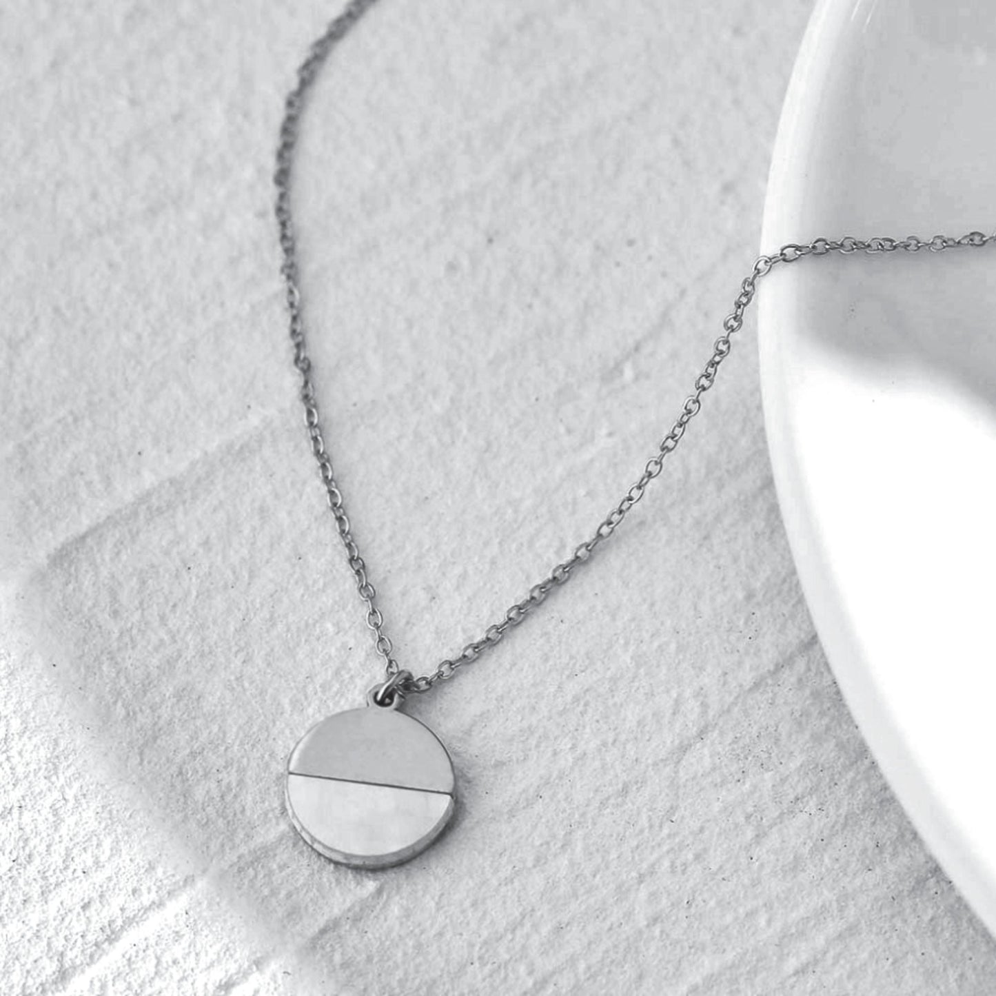 EMERSYN Silver (White Gold): Minimalist Metal & Shell Circle Pendant Necklace